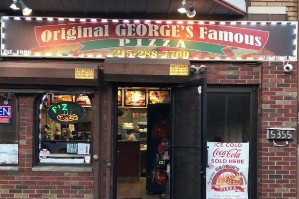 Two would-be robbers were shot at, one fatally, by a pizza store employee in Philadelphia on Saturday night.</p>

<p>　　