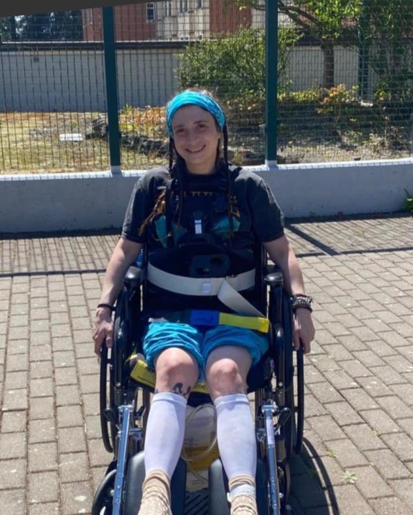 Danielle Drummond, 28, was left paralyzed from the waist down after a piano she was helping her friend move dro<em></em>pped the 