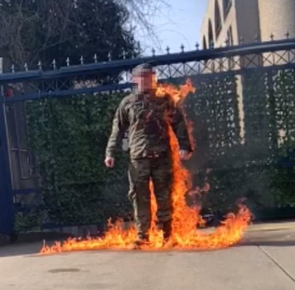 A man wearing a US Air Force uniform reportedly set himself on fire outside the Israeli Embassy