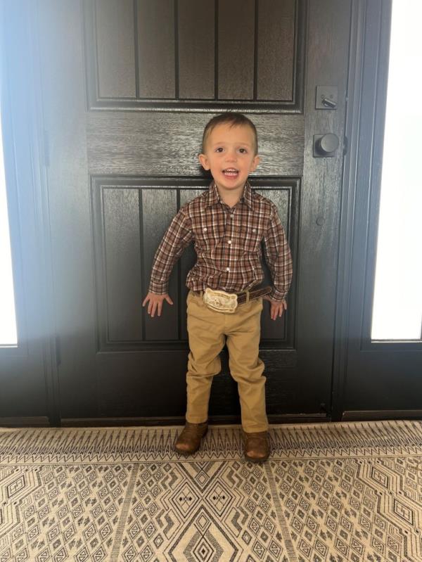 3</p>

<p>　　Three-year-old Levi Wright was initially not expected to survive after he drove his toy tractor into a river in Utah on Tuesday.