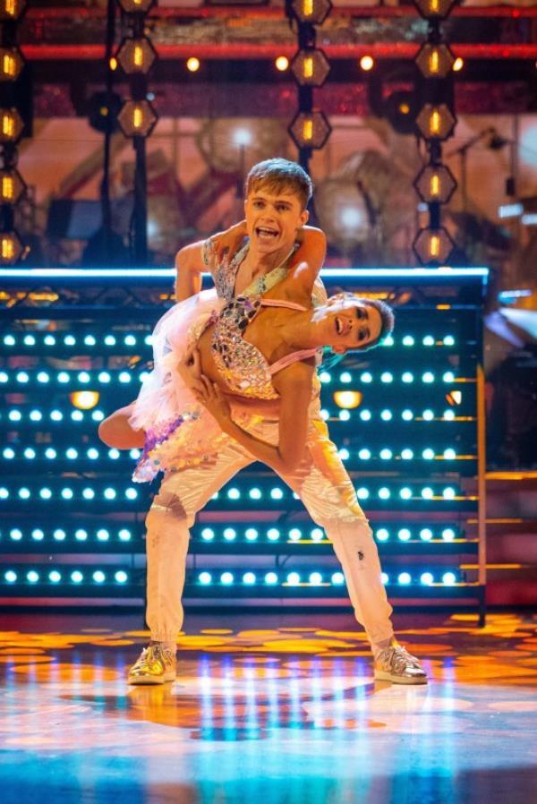 HRVY and Janette Manraray. 