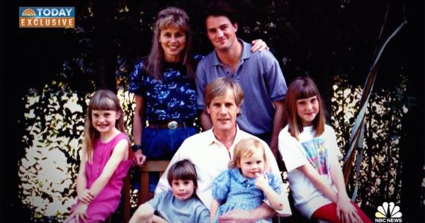 Matthew Perry with his mom, Suzanne Perry, stepdad Keith Morrison and siblings.