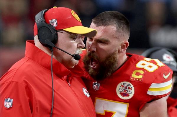 Travis Kelce yelling at Andy Reid. 