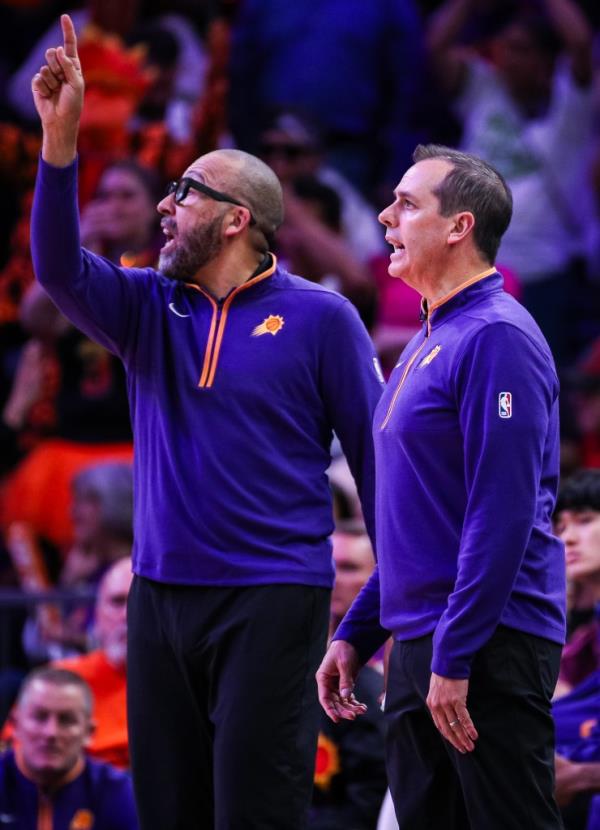 Phoenix Suns head coach Frank Vogel, right, and assistant coach David Fizdale 