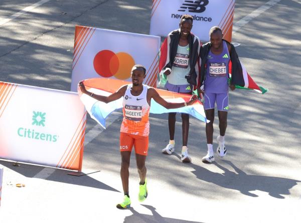 Nageeye celebrating his victory with the Netherlands flag.