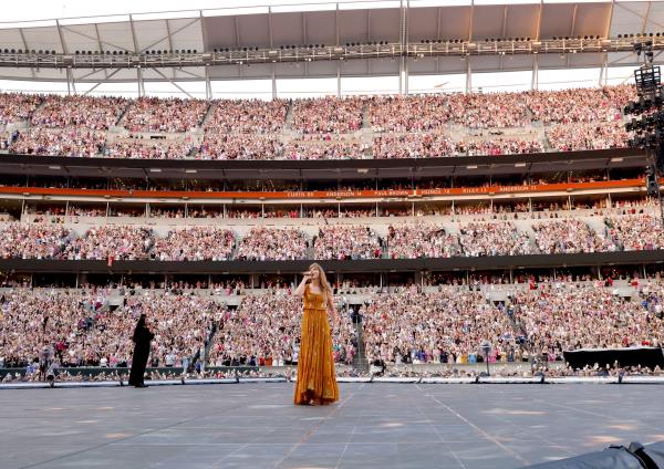 Taylor Swift performs o<em></em>nstage during 