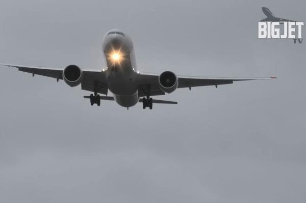 An American Airline's Boeing 777 began wobbling in the air as it made its final approach to London's Heathrow Airport on Dec. 26.