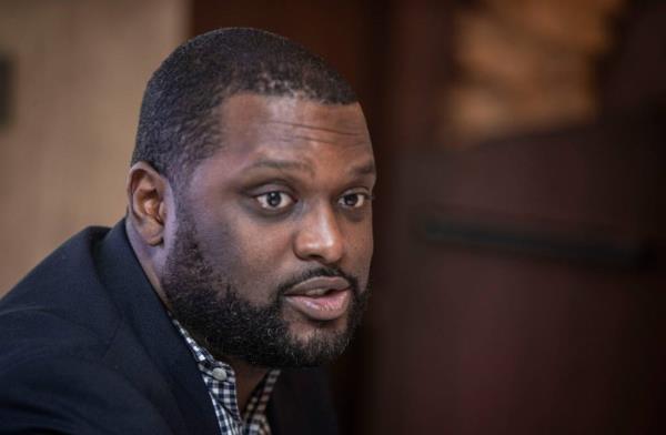 Mo<em></em>ndaire Jones, listens attends a roundtable discussion with members of the American Cancer Society at the Nyack Library Aug. 29, 2024. 