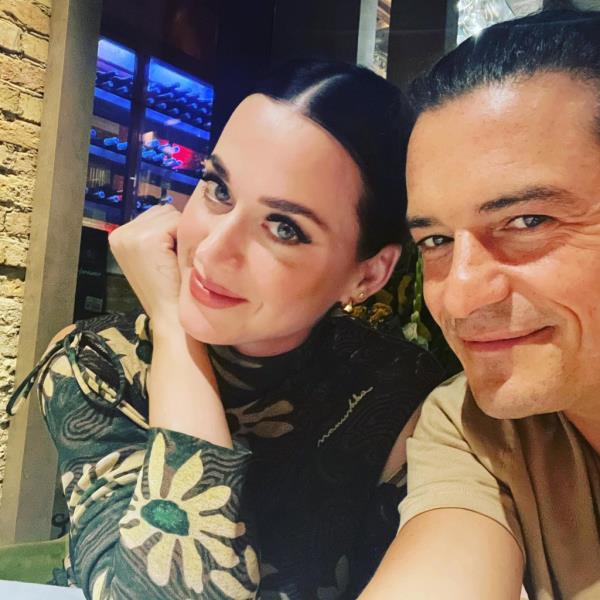 Orlando Bloom and Katy Perry taking a selfie together, welcoming their first child Daisy in 2020
