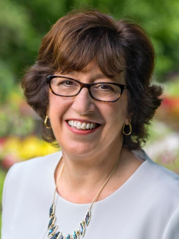 The university president stro<em></em>ngly co<em></em>ndemned the threats. 