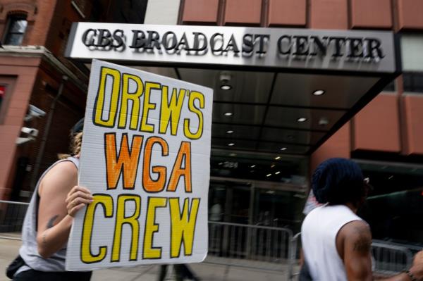 The enraged fan added in a second tweet that while they were aware that the strike was going on, they did not realize that “they were picketing at Drew’s show.”