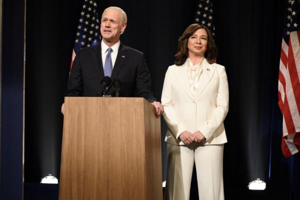 (l-r) Jim Carrey as Joe Biden and Maya Rudolph as Kamala Harris.