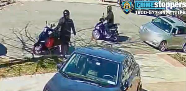 A moped-riding pair ripped off a bag holding more than $150,000 in jewelry – including a diamond-studded chain and a pricey watch — from a man in Queens late last month, cops said.
