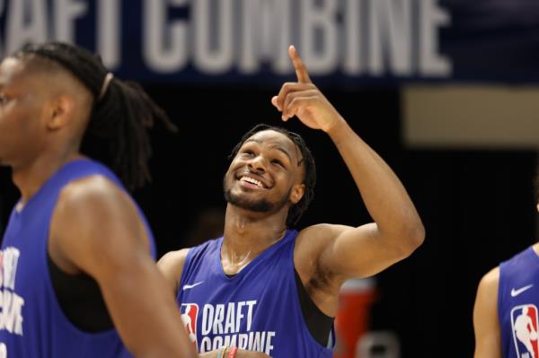 Bro<em></em>nny James looks to be picking his spots ahead of the NBA Draft.