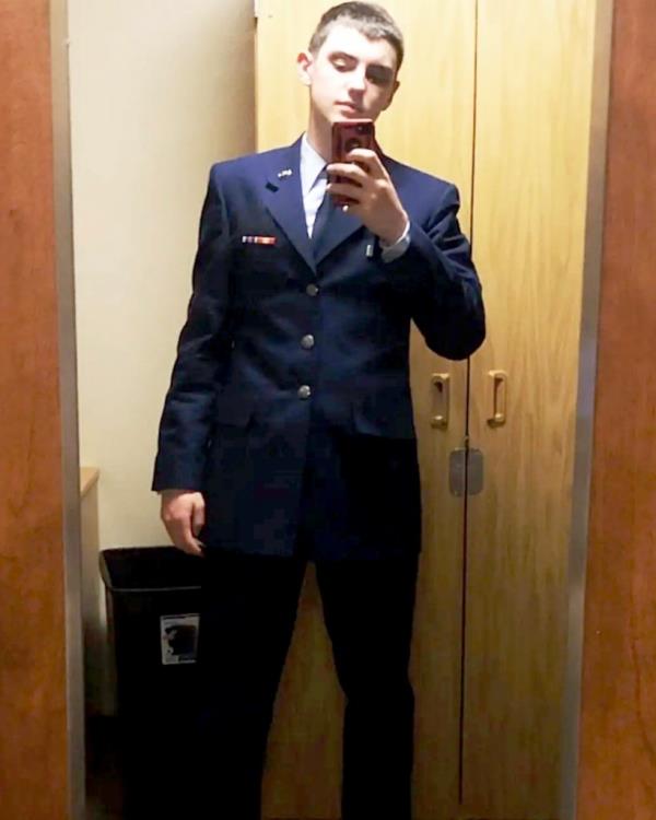 Air Natio<em></em>nal Guardsman Jack Teixeira taking a selfie in uniform, who leaked classified docu<em></em>ments in 2023.