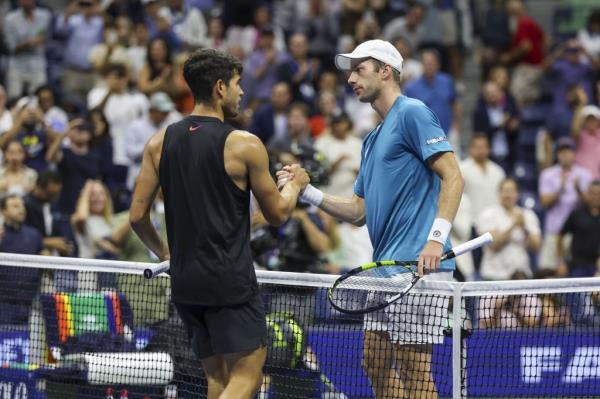 Winner Botic van De Zandschulp of the Netherlands greets Carlos Alcaraz of Spain at the end of a second round match of the US Open Tennis Championships, at the USTA Billie Jean King Natio<em></em>nal Tennis Center in Flushing Meadows, New York, USA, 29 August 2024. 