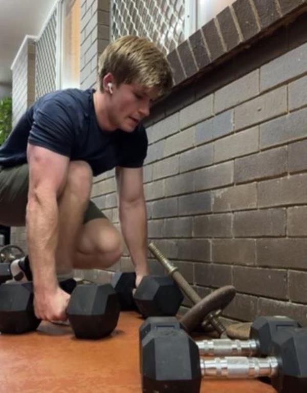 Robert Irwin appeared jacked in a home workout video.