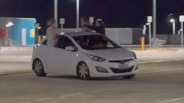 WA Police have since told 7NEWS they are investigating the incident.</p>

<p>　　