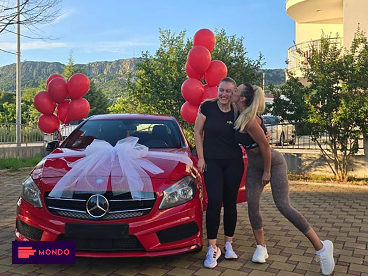 The supervisor of Grud gave the staff a Mercedes Magazine