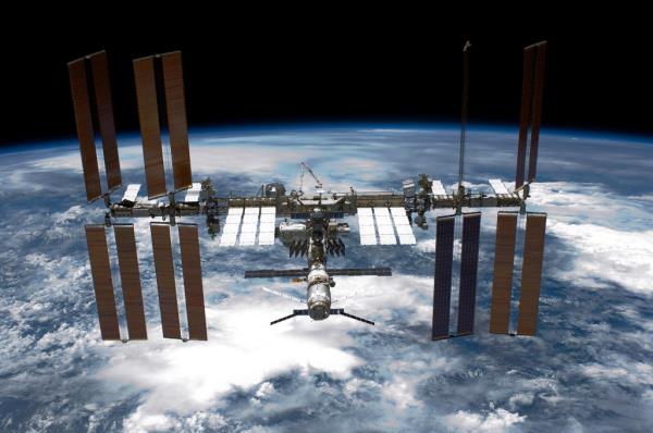 The Internatio<em></em>nal Space Station, backdropped by planet Earth