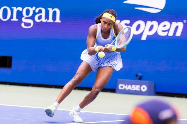 Coco Gauff of the USA returns a ball to Emma Navarro.