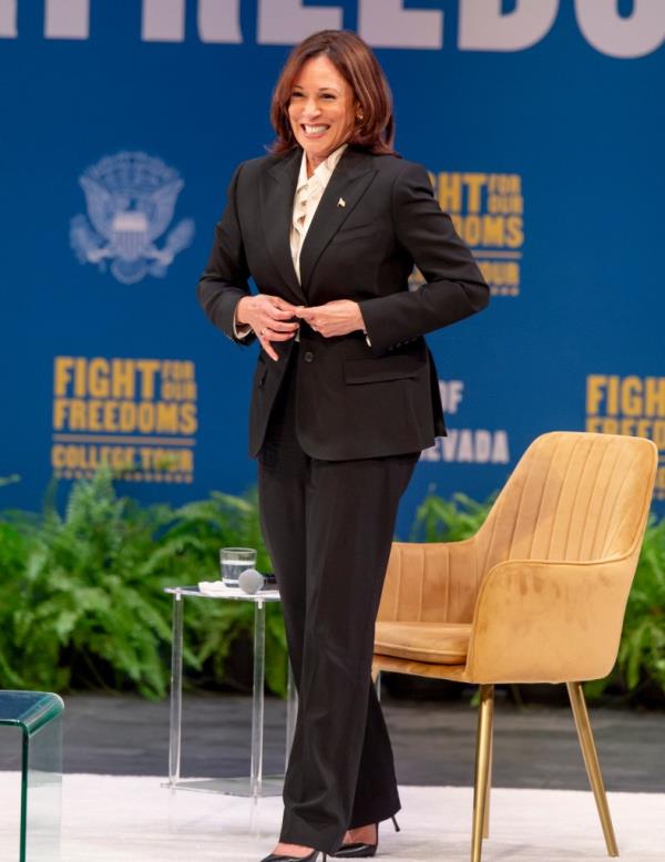 Harris' jasmine-scented candles beare her office's seal.