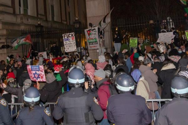 The students are demanding the university divest from Israel.