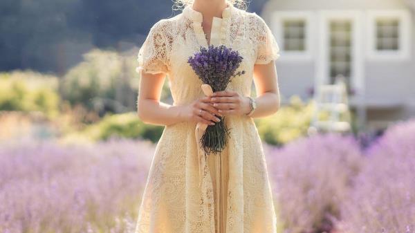 Light and elegant. The openwork dress from Reserved is a summer trend. Check it out at HM, Mohito