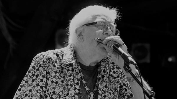 John Mayall is dead, he was a pio<em></em>neer of rock music. He recorded with Eric Clapton