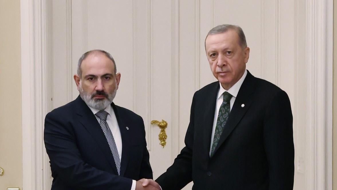 Erdogan talks bilateral relations with Armenian PM