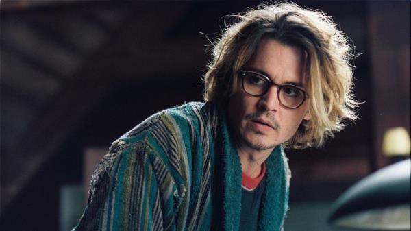 Johnny Depp stars in Secret Window